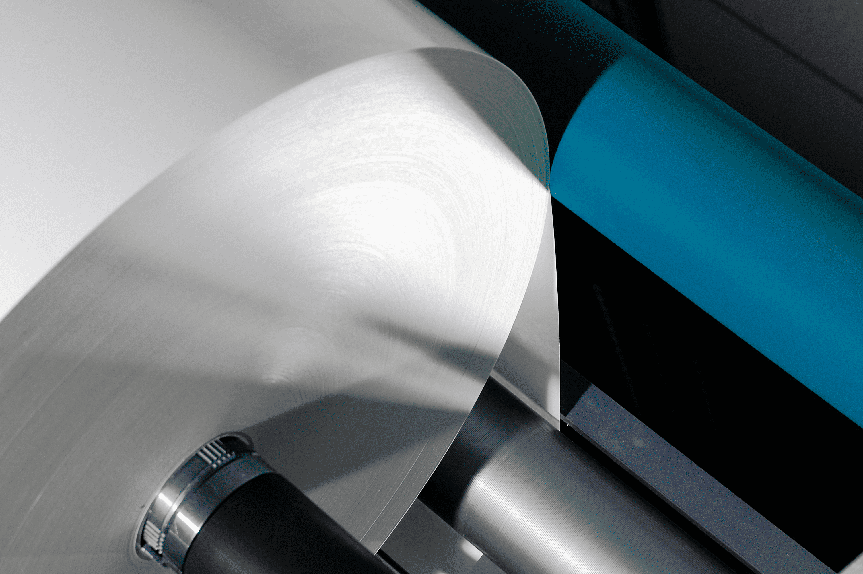 High-speed roll stock converting process for flexible packaging, transforming printed film into stand-up pouches, child-resistant bags, and flat pouches with precision.